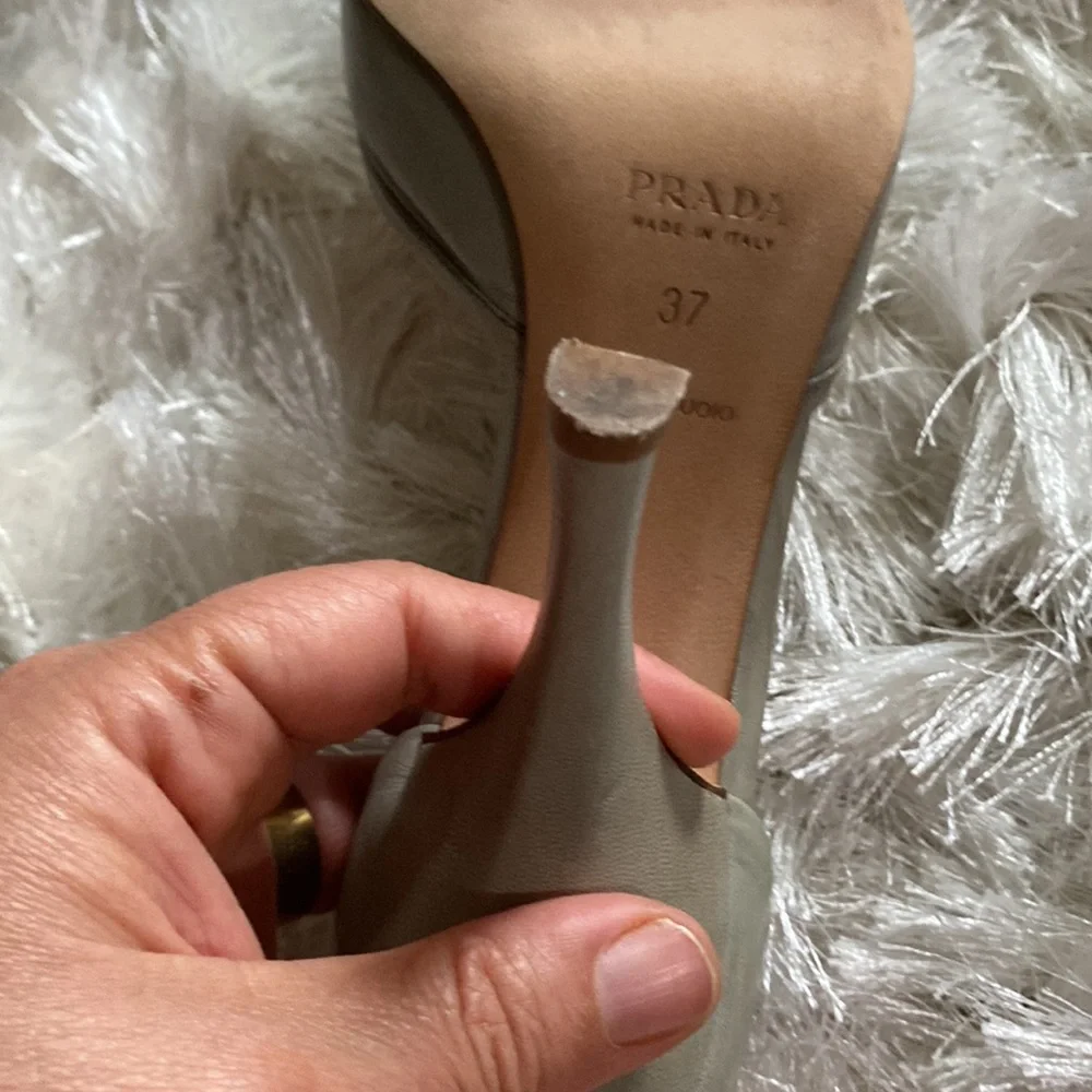 PRADA GREY taupe LEATHER PUMPS W/ GROSGRAIN BOW size 37 us 6.5 - Picture 8 of 9